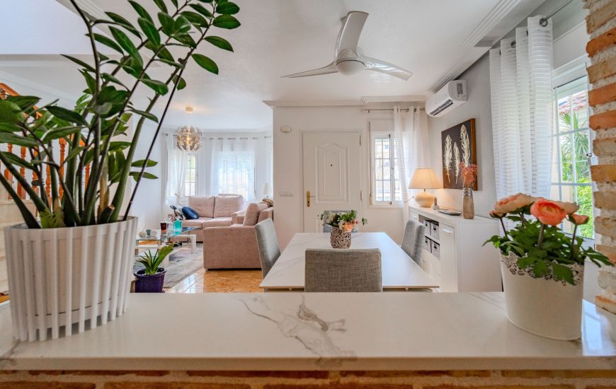 Sale - Villa - El Raso