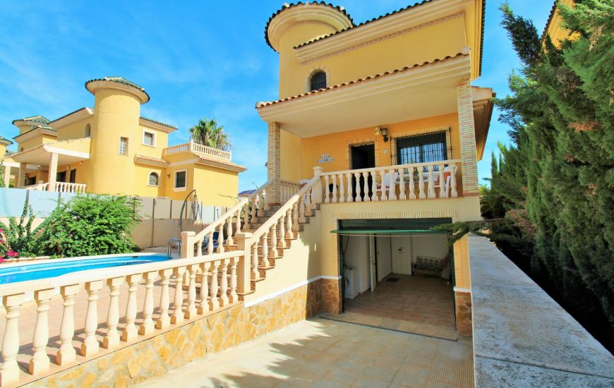 Sale - Villa - Villamartin