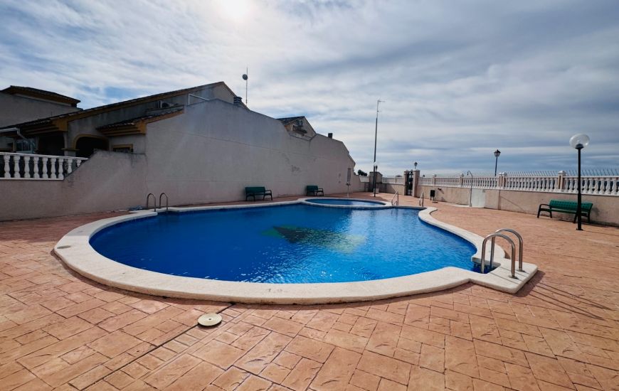 Sale - Townhouse - Daya Nueva