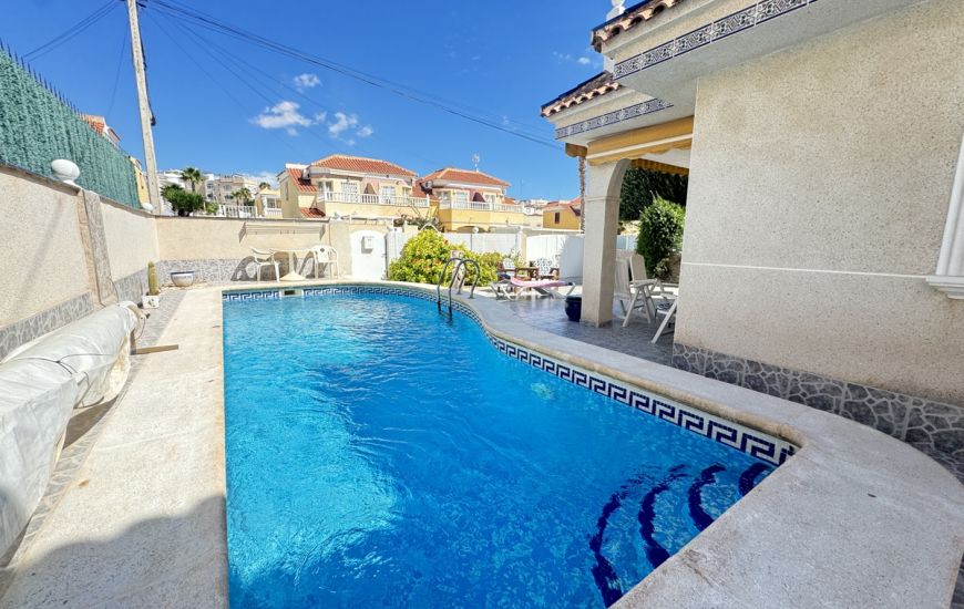 Sale - Villa - Villamartin