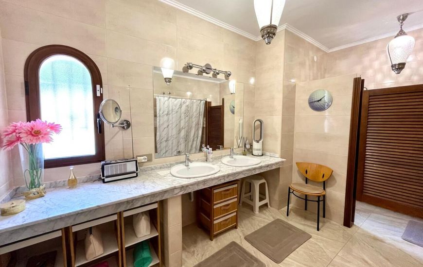 Sale - Villa - Villamartin