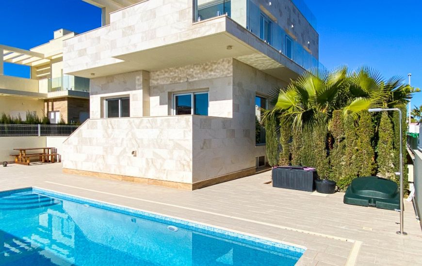 Sale - Villa - La Zenia