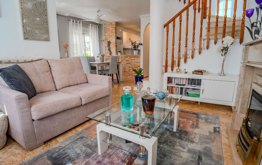 Sale - Villa - El Raso