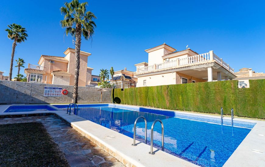 Sale - Adosado - Punta Prima