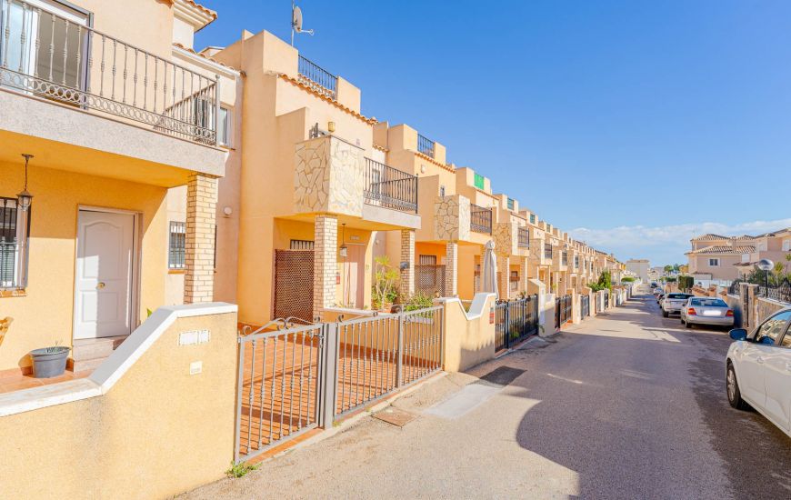 Sale - Adosado - Punta Prima