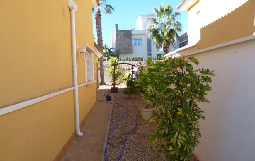 Sale - Villa - La Zenia