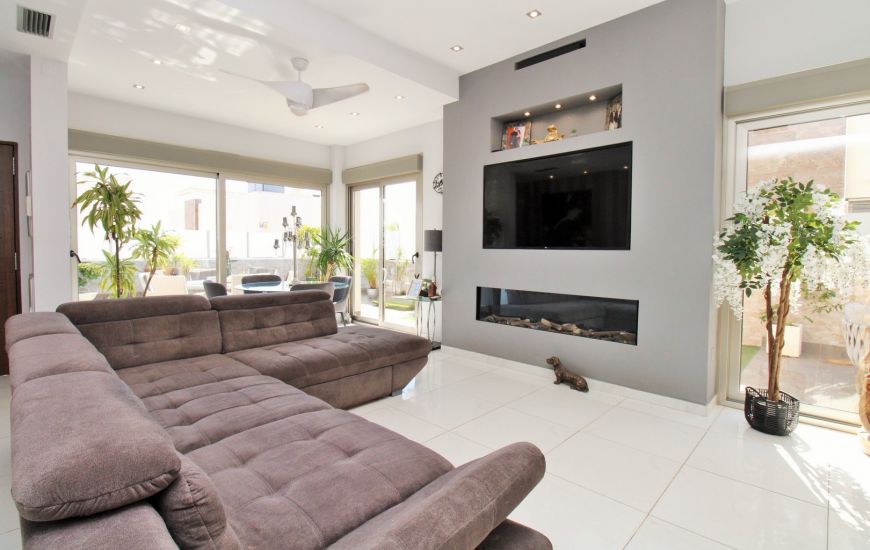 Sale - Villa - Villamartin