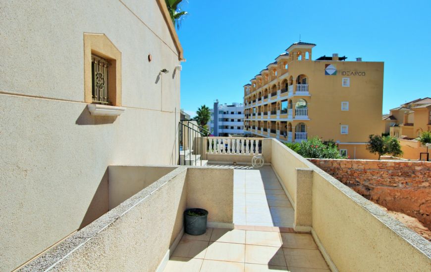 Sale - Rijtjeshuis - Villamartin