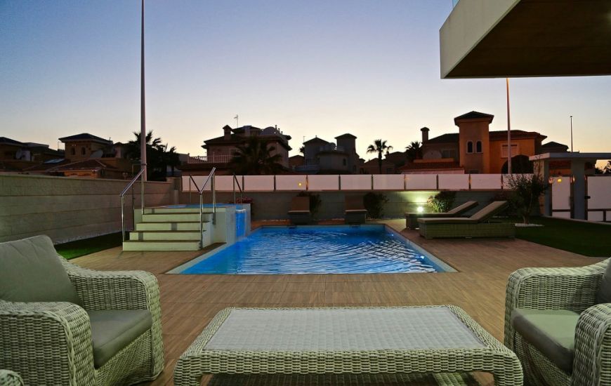 Nueva construcción  - Villa - Campoamor