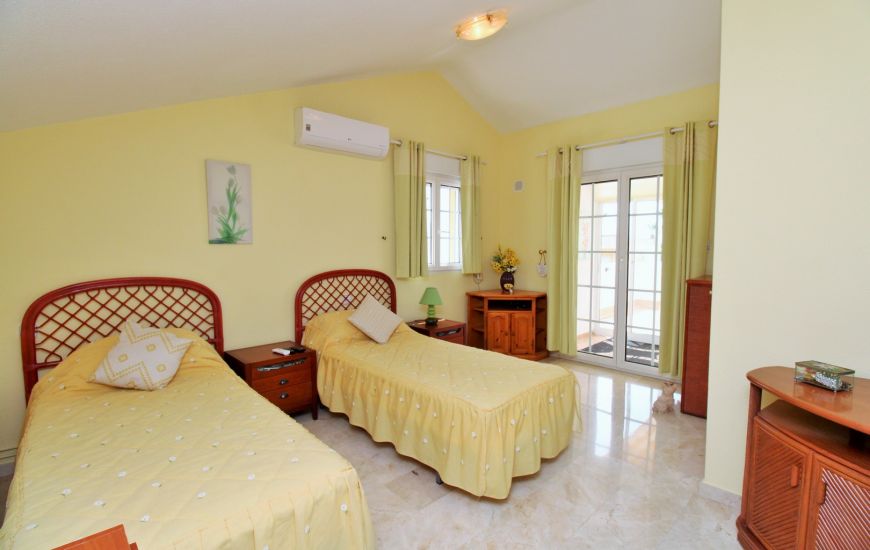 Sale - Villa - Villamartin