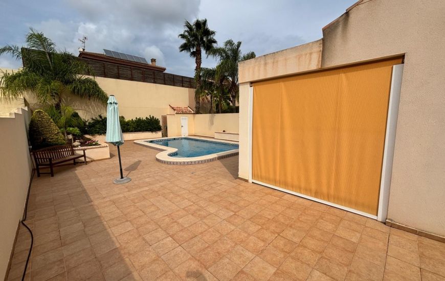 Sale - Villa - Torrevieja Centro