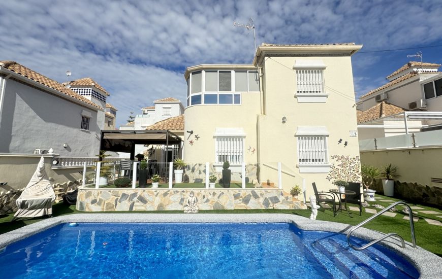 Sale - Villa - Villamartin