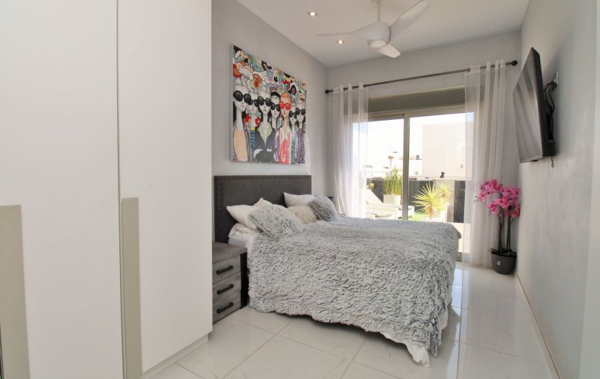 Sale - Villa - Villamartin