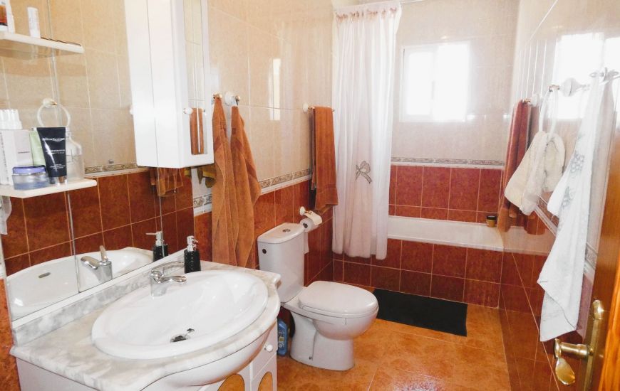 Sale - Link-Detached Villa - Torrevieja