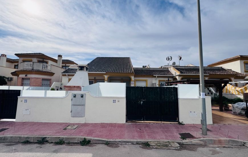 Sale - Townhouse - Daya Nueva