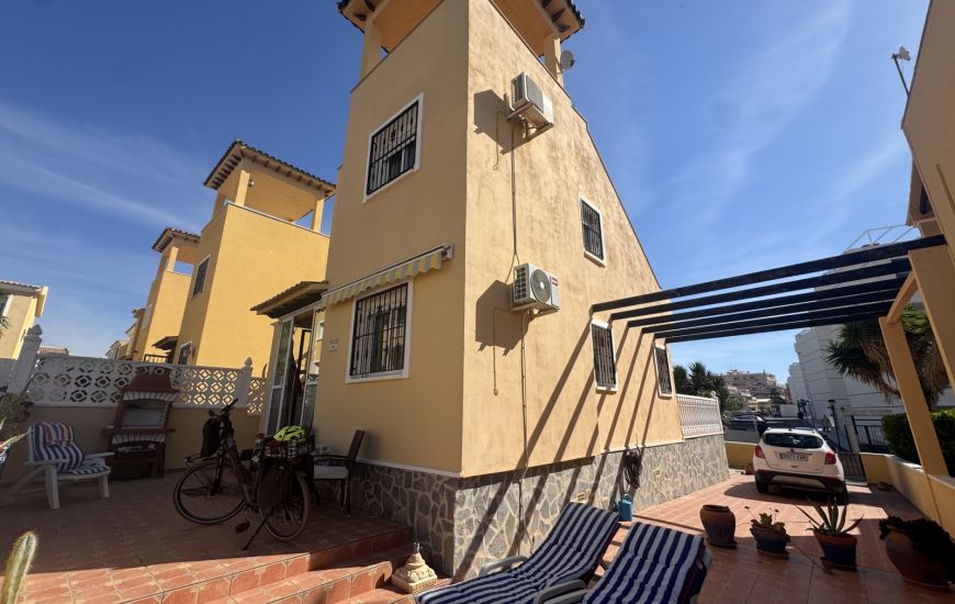 Sale - Villa - Villamartin