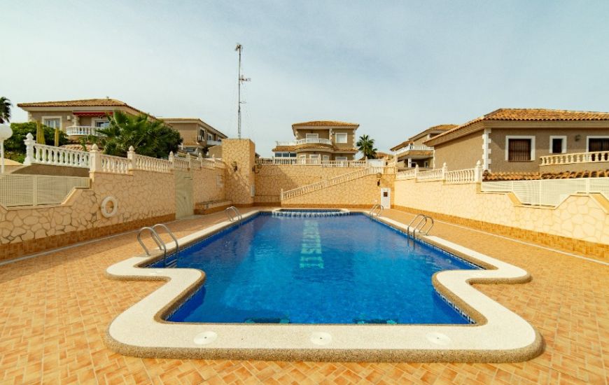 Sale - Villa - Los Altos