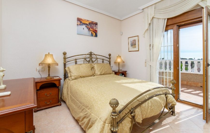 Sale - Villa - Los Altos