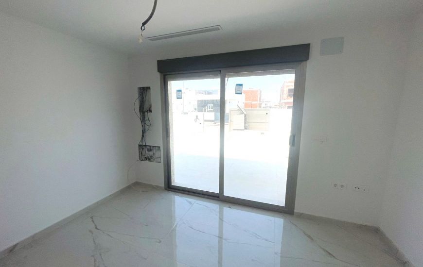 Sale - Semi Detached - Daya Nueva