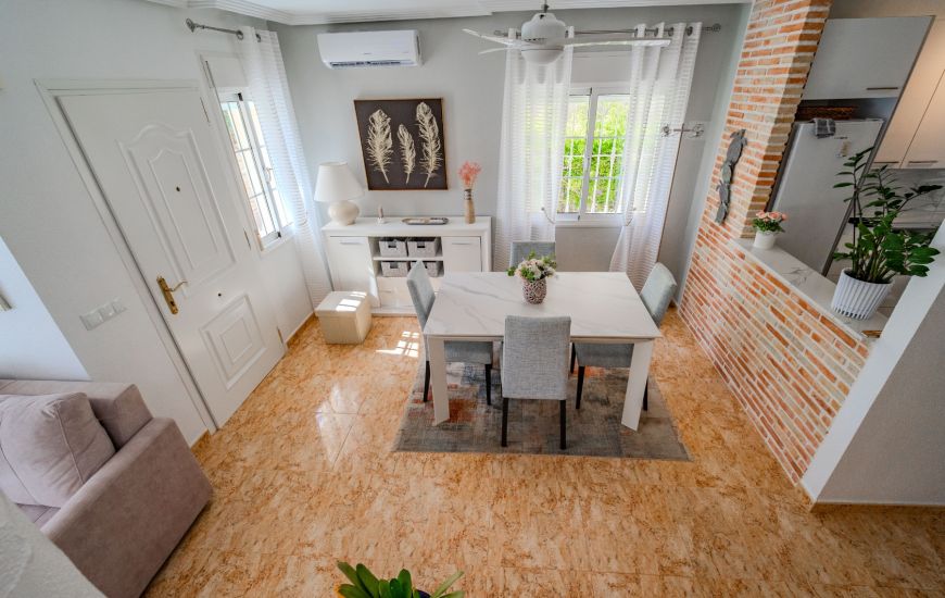Sale - Villa - El Raso
