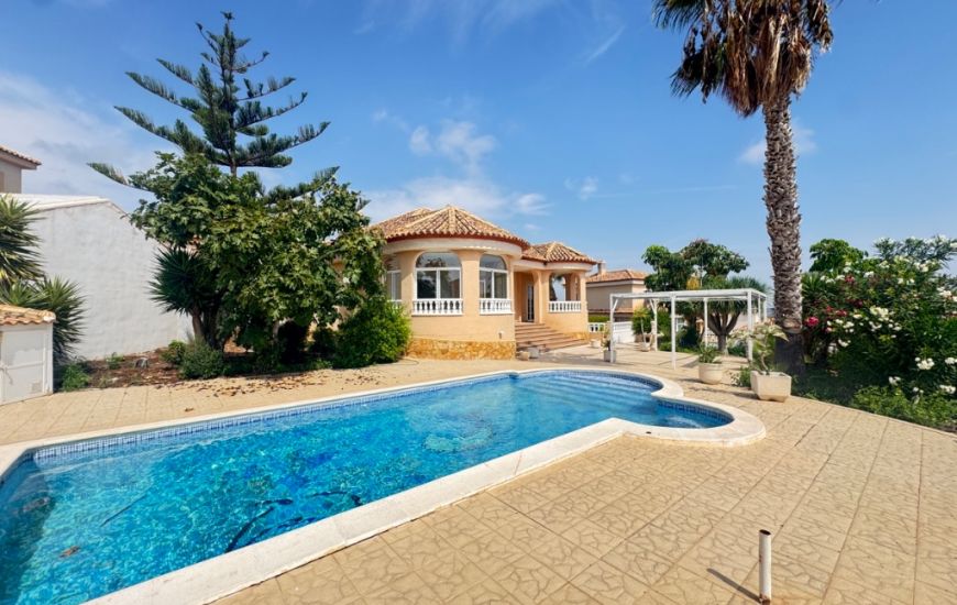 Venta - Villa - San Miguel de Salinas - San Miguel