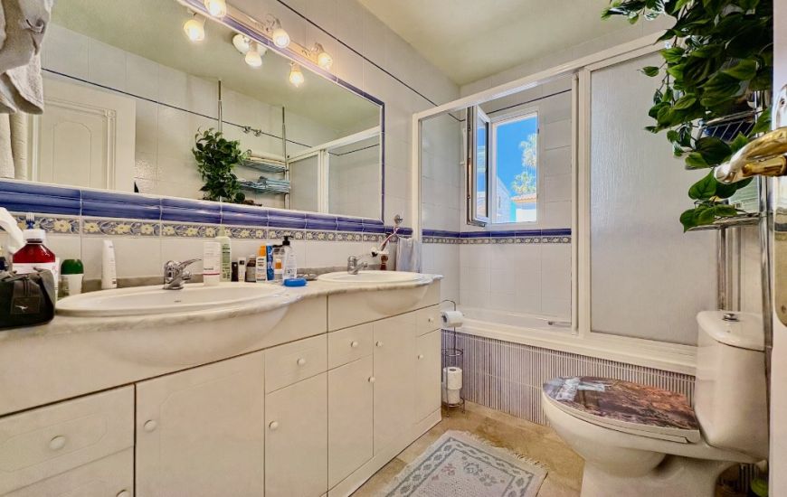 Sale - Villa - Villamartin