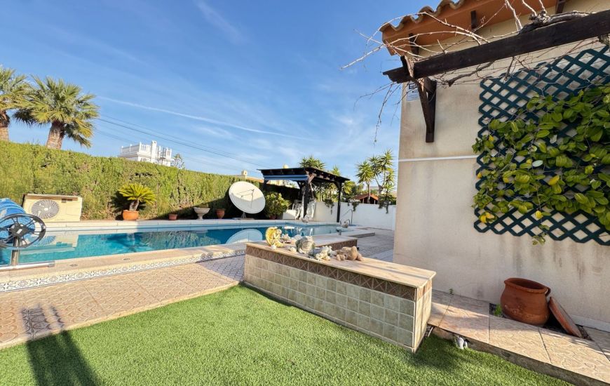 Sale - Villa - Cabo Roig