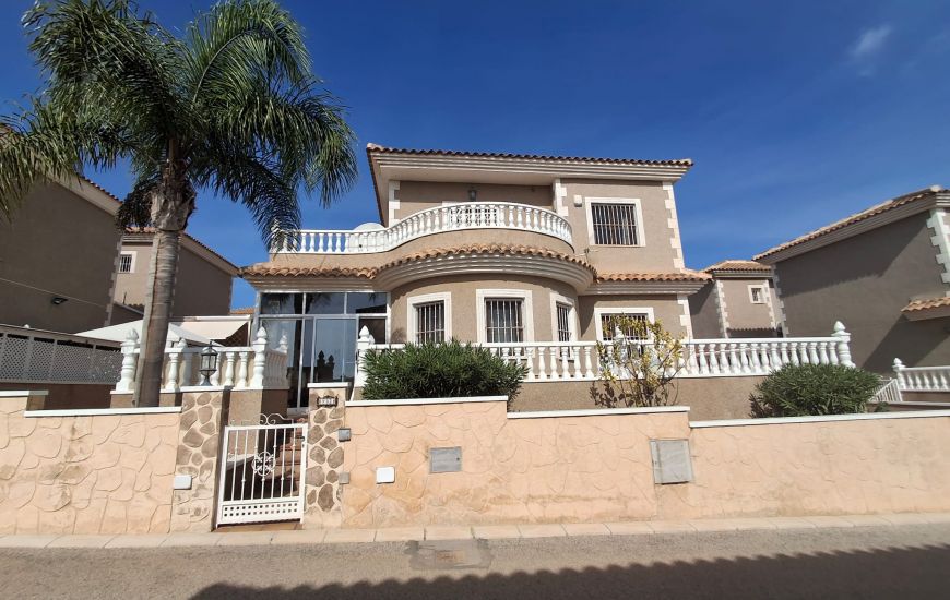 Sale - Villa - Los Balcones