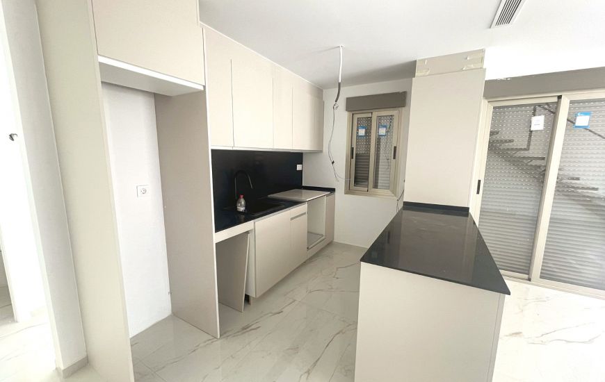 Sale - Semi Detached - Daya Nueva