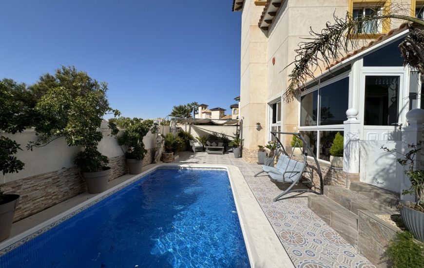 Sale - Villa - La Zenia