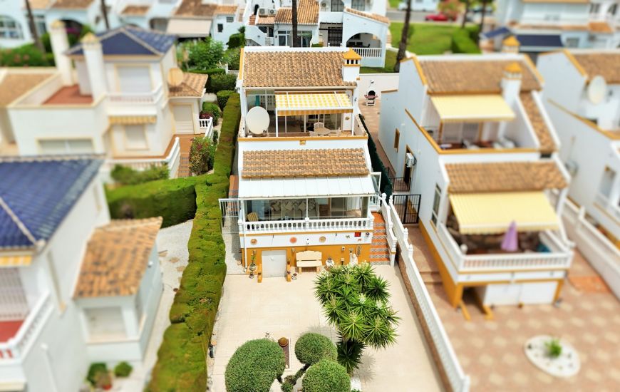 Sale - Villa - Villamartin