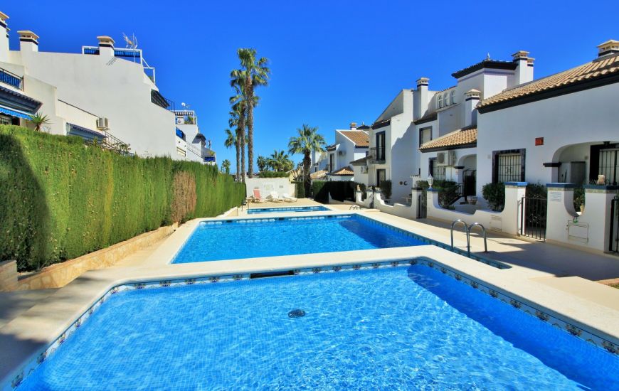Sale - Villa - Villamartin