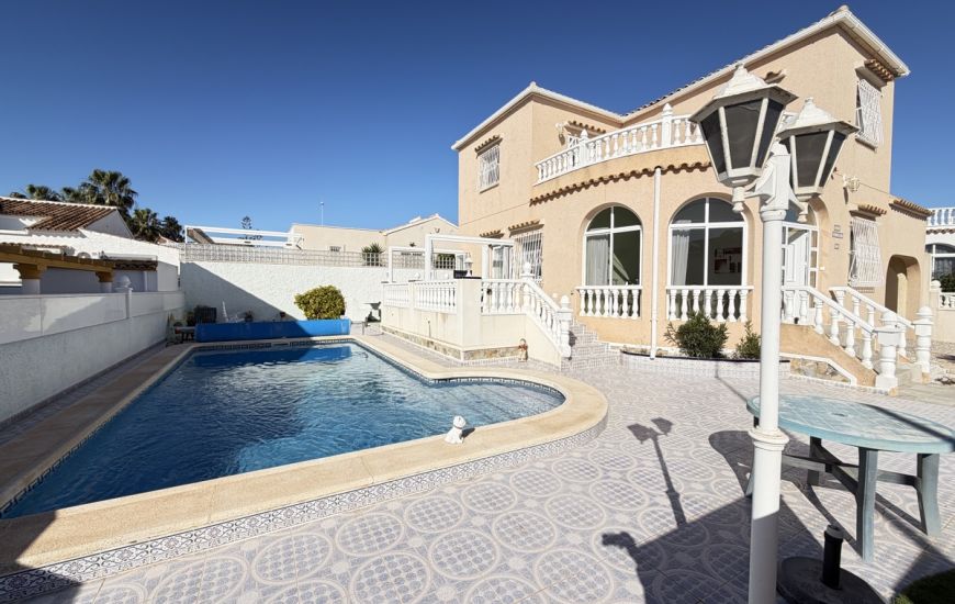 Sale - Villa - Villamartin