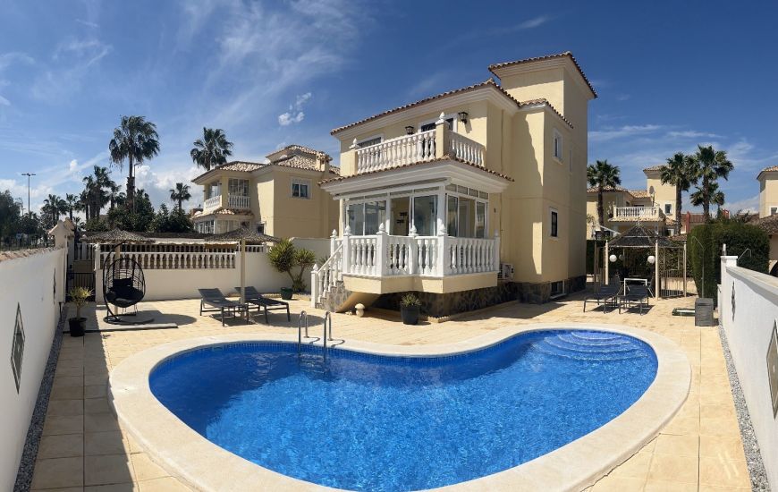 Sale - Villa - El Raso