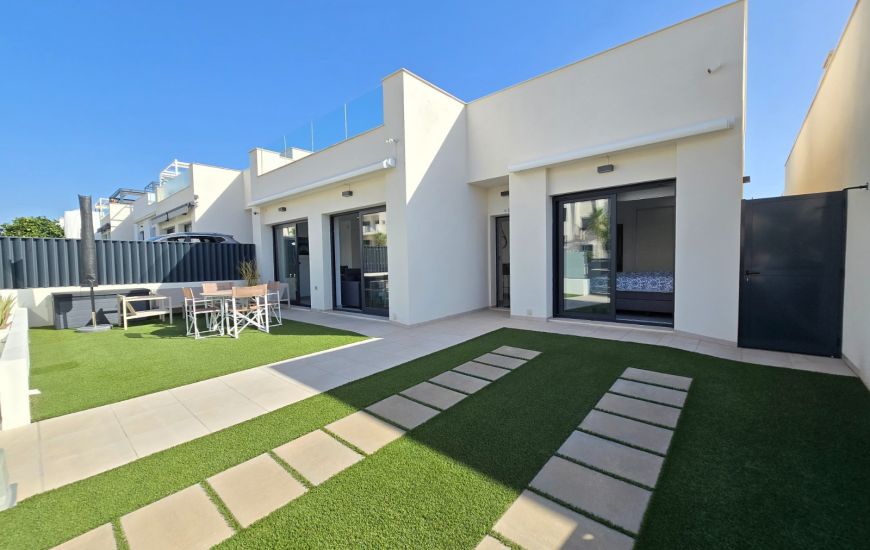 Sale - Villa - Pilar de la Horadada