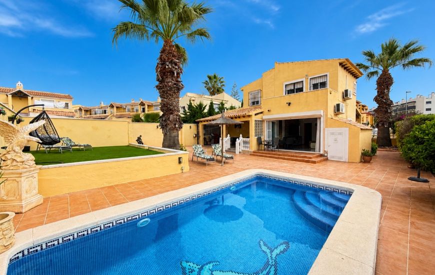 Sale - Villa - Villamartin