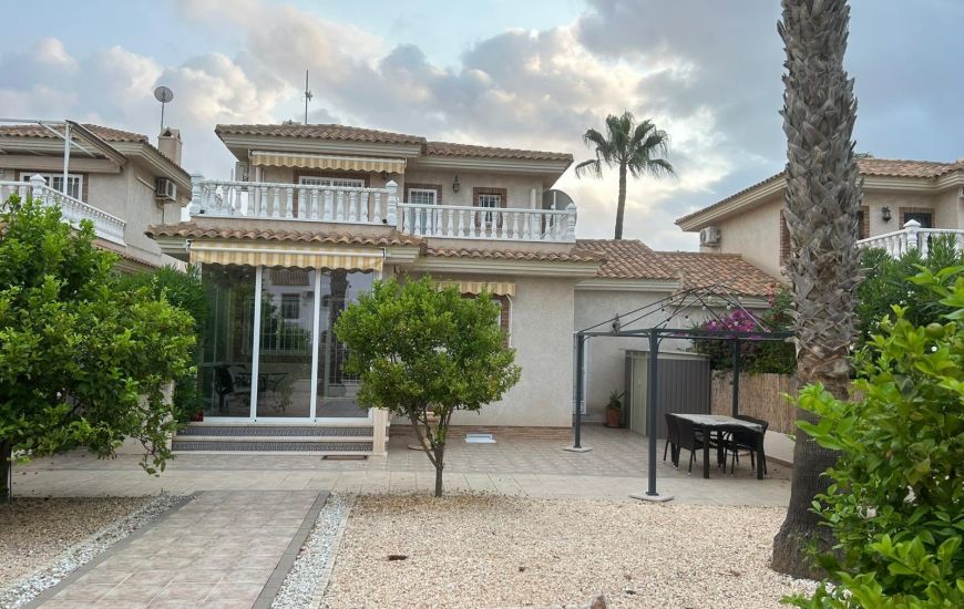 Sale - Villa - Villamartin
