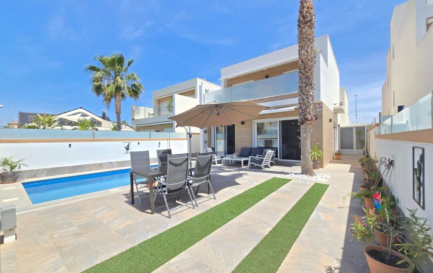 Sale - Villa * - Pilar de la Horadada *