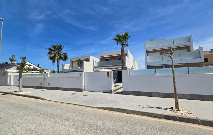 Sale - Villa * - Pilar de la Horadada *