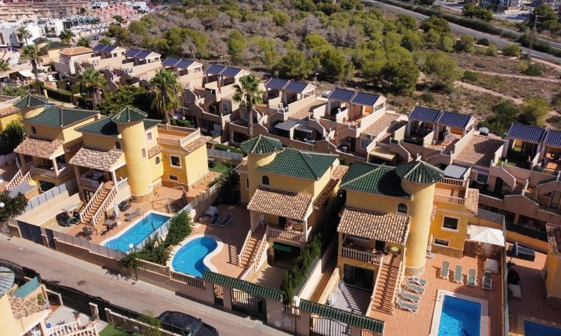 Sale - Villa - Villamartin