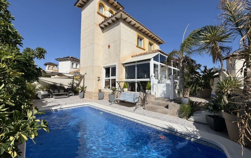 Sale - Villa - La Zenia