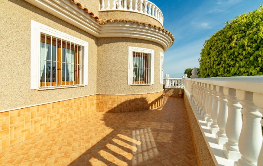 Sale - Villa - Los Altos