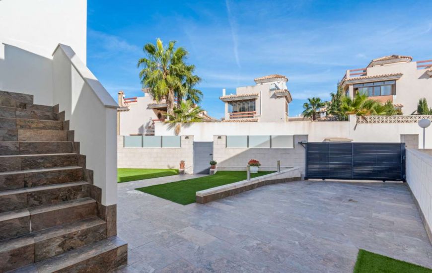 Sale - Villa - Villamartin