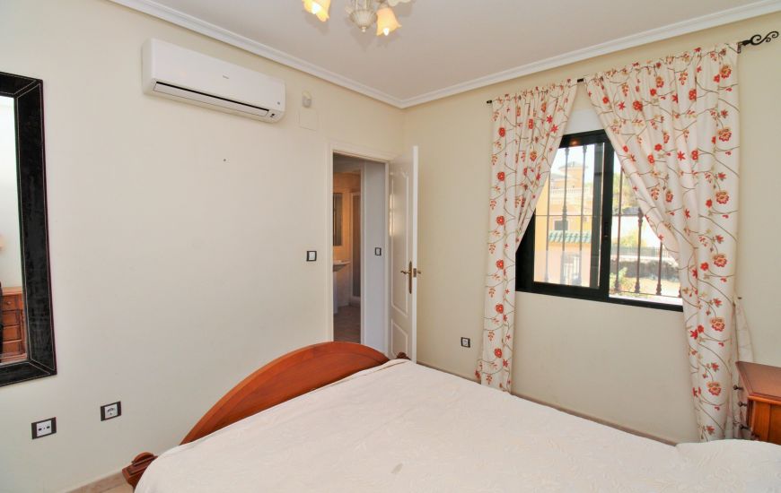 Sale - Villa - Villamartin