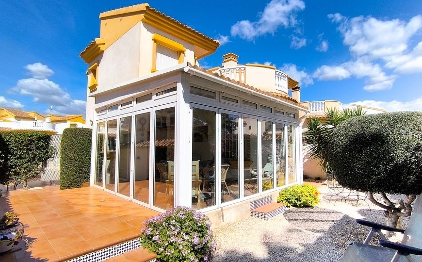 Sale - Villa - El Raso