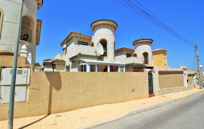 Sale - Villa - Villamartin