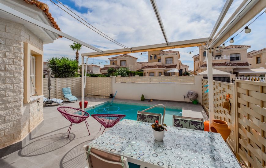Sale - Villa - El Raso