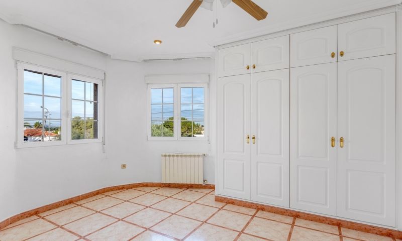 Sale - Villa - Torrevieja