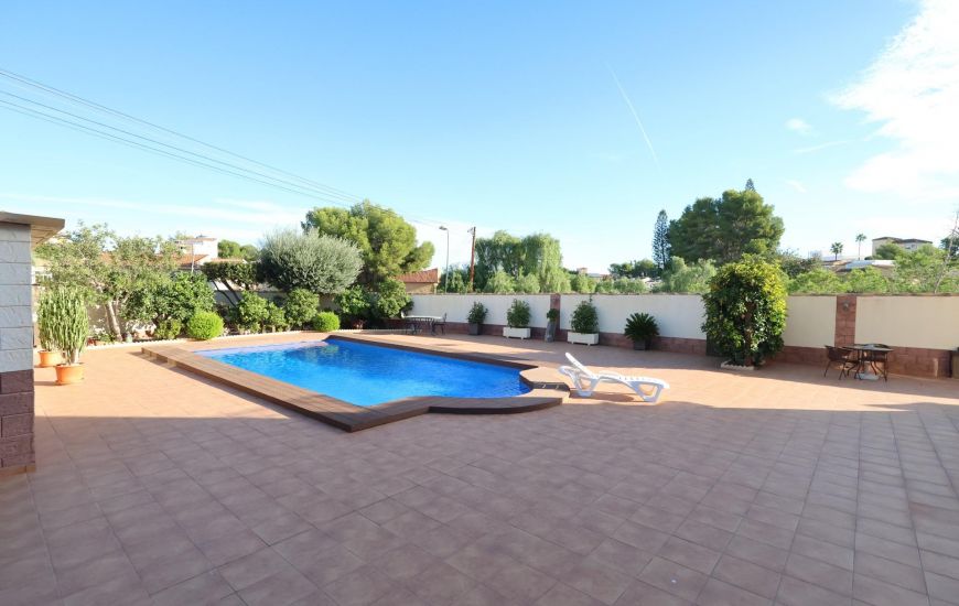 Sale - Villa - Torrevieja