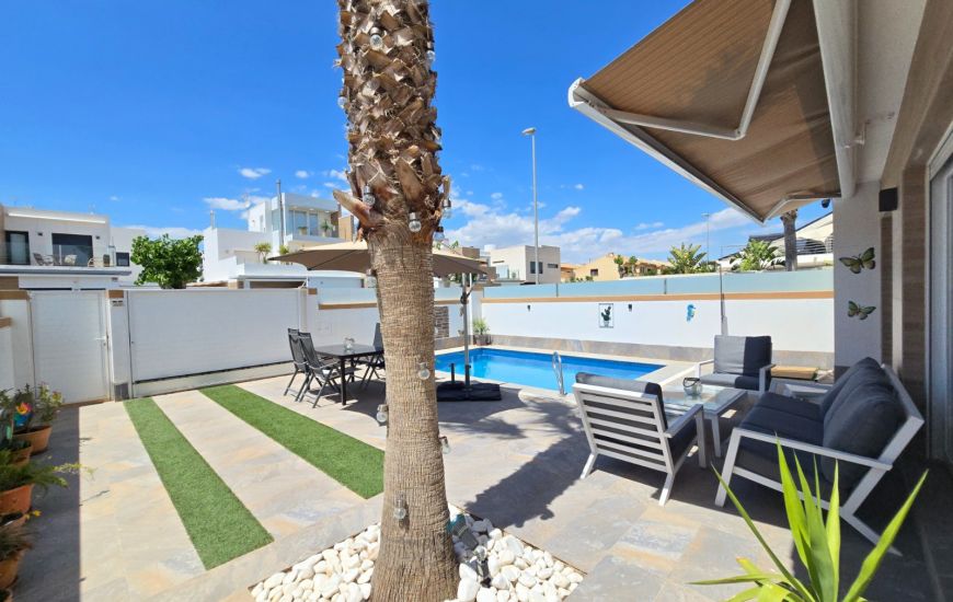 Sale - Villa * - Pilar de la Horadada *